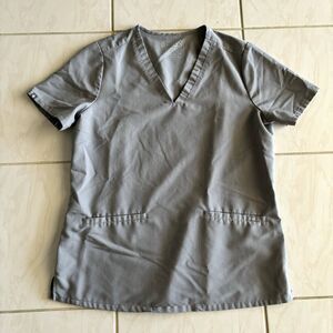 Figs Casma Three-Pocket Scrub Top Shirt Women's Size Medium Gray Short Sleeve